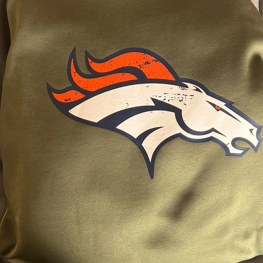 Denver broncos salute to service sweatshirt